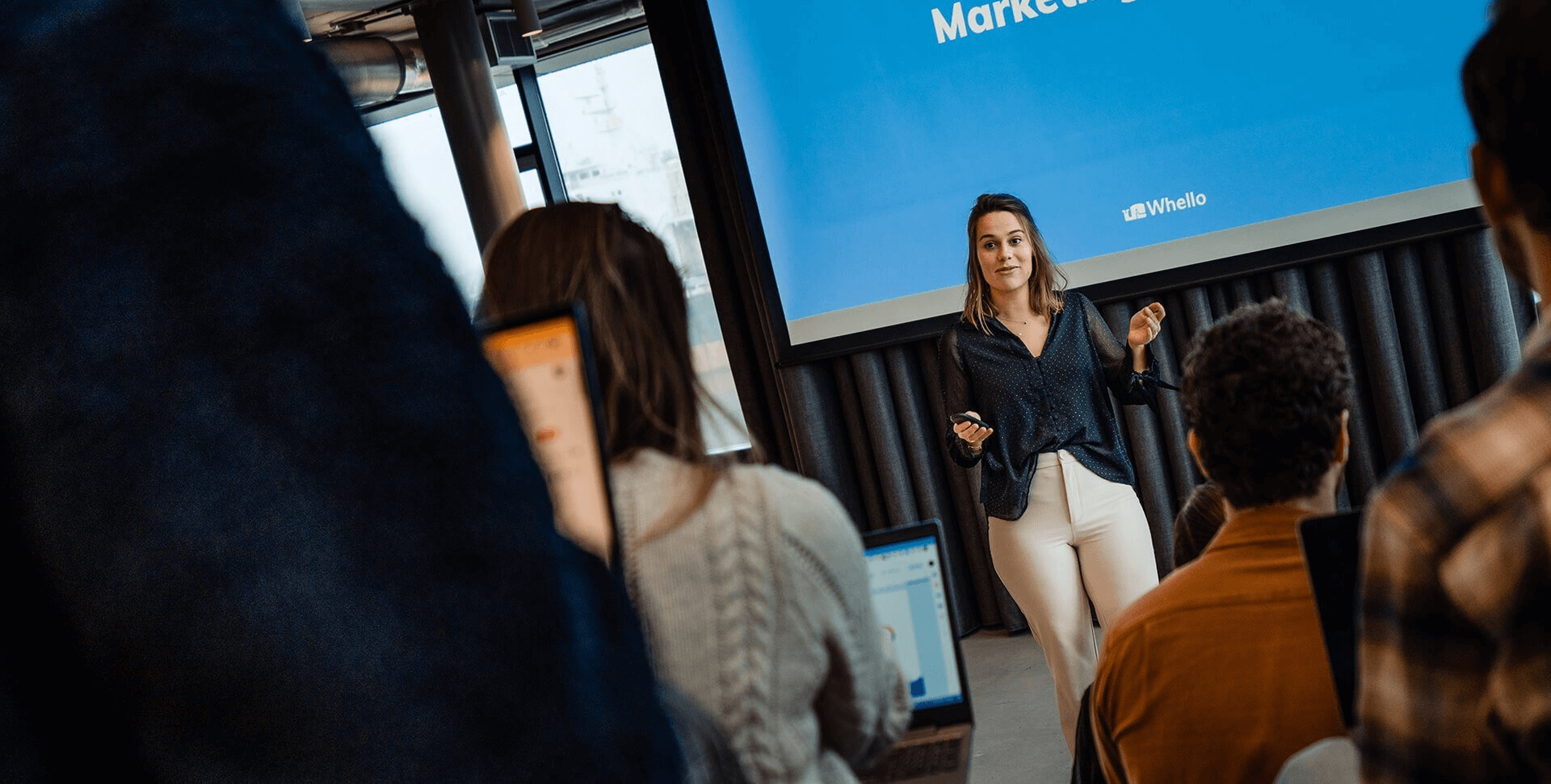 background image banner whello